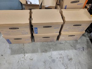Lot of 6 Boxes of Lab Bottles (615171)