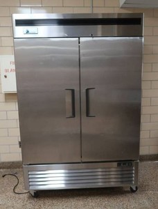 COMMERICAL LOCKING AURORA VERTICAL FREEZER AURERA