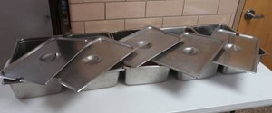 5 STAINLESS STEEL CHAFFING DISHES WITH LIDS
