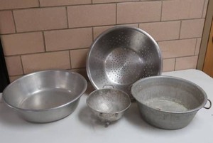 COMMERCIAL GRADE KITCHEN COLLENDER AND STRAINER