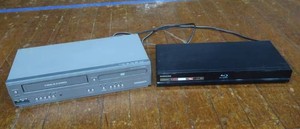 BLUERAY CDDVD PLAYEER AND MAGNAVOX DUEL PLAYER