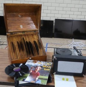 VINTAGE RECORDS AND PLAYER