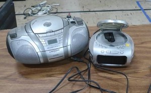2 CD PLAYERS