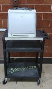 HP LASERJET 2600ON ON PLASTIC ROLLING CART