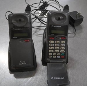 VINTAGE 1990S FLIP PHONES