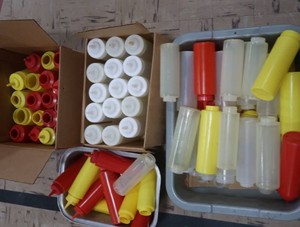 LOTS OF SQUEEZE&SERVE BOTTLES