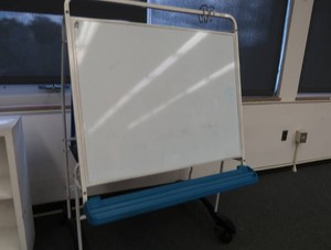 ROLLING 2 SIDED WHITE BOARDEASIL
