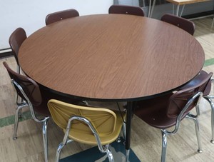 ROUND WOODEN TABLE WITH 8 SCHOOL CHAIRS