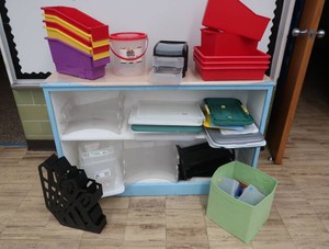 WOODEN SHELF WITH MISC PLASTIC SORTING TOTESCONTAINERS