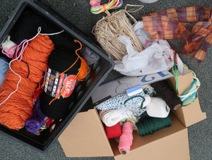 LARGE AMOUNT OF ARTS&CRAFTS YARDSTRING AND RIBBON