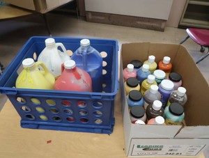 CRAYOLA PAINT LOT