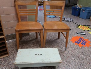 2 SOLID OAK CHAIRS AND WOODEN STEP STOOL