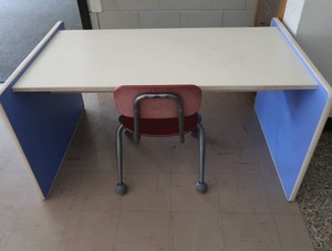 SMALLER CUTE DESK & CHAIR