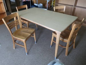 RECTANGULAR SOLID OAK TABLE & 4 CHAIRS