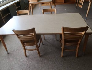 SOLID OAK TABLE AND 4 SOLID OAK CHAIRS