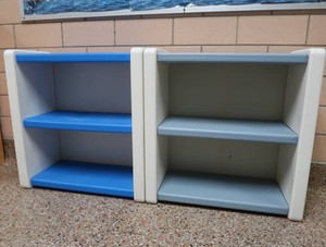 2 STACKABLE PLASTIC SHELVES
