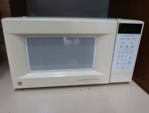 TURNTABLEMICROWAVE OVEN