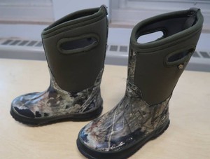 YOUTH SIZE 1 BOOTS