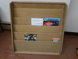 WOODEN MAGAZINE RACK
