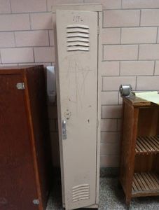 METAL LOCKER