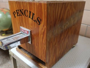 VINTAGE WOODEN PENCIL DISPENSER