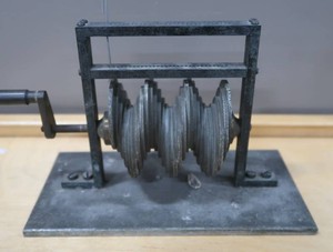 CAST IRON ANTIQUE TELEPHONE CRANK