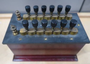 ANTIQUE BRIDGE RESISTANCE BOX