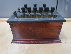 ANTIQUE BRIDGE RESISTANCE BOX