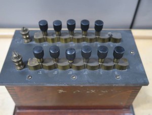 ANTIQUE BRIDGE RESISTANCE BOX