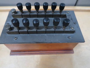 ANTIQUE BRIDGE RESISTANCE BOX