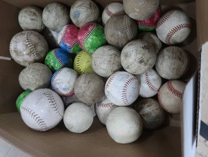 BOX OF BASEBALLSSOFTBALLS