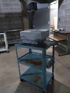 METAL ROLLY CART AND OVERHEAD WALL PROJECTOR
