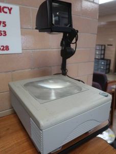 VINTAGE 3M 1700 OVERHEAD PROJECTOR