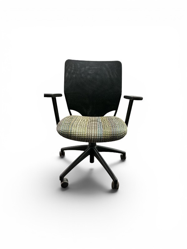 IZZY Task Chair with a black mesh back and a patterned fabric seat