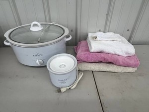 Slow Cooker & Towels - Crock-Pot Little Dipper Mixed Lot