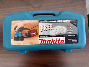Random Orbit Sander - Makita BO5010KX 5in 15 Disc Kit