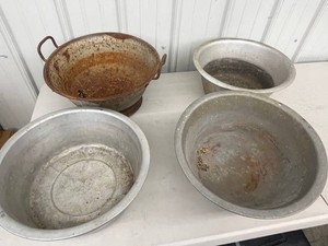 VTG Metal Mixing BowlsPlanters Set of 4