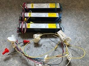 Fluorescent Ballast - Sylvania QUICKTRONIC QTP3X32T8120 ISN-SC (Lot of 3)
