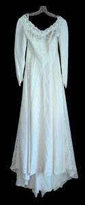 B2 - Vintage Beaded Lace Wedding Dress 28 in Waist