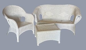 G - Beautiful Vintage White Wicker Sofa Chair & Table