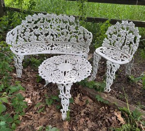 FY - Antique Victorian Revival Iron Garden Set (3 Pieces)