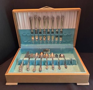 LR - Vintage Oneida Plantation Silverplate Flatware