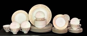 LR - Royal Doulton Sovereign H.4973 China Dinnerware Set (Lot of 55)