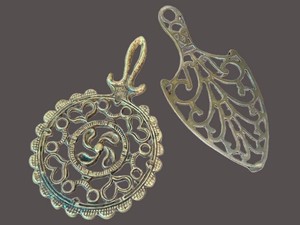 K - Vintage Metal Trivets 2-Piece Set