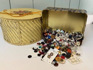 LLW - Vintage Sewing Basket With Buttons & Thread