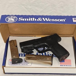 S&W SD40, 40SW, Crimson Trace Laser, 3 Mags