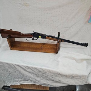 Henry Hool, 22LR, Lever Action, Walnut