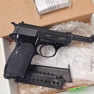 Walther P1, 9mm, 2 Mags in Case