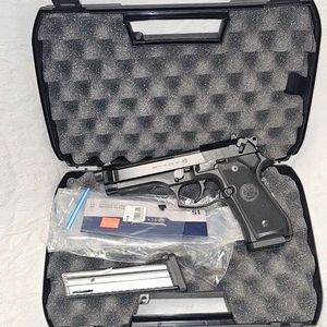 Beretta M9-22, 22LR, 2 Mags in Case