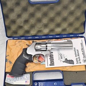 Smith & Wesson 617,K22,22LR, 4 Stainless in Case